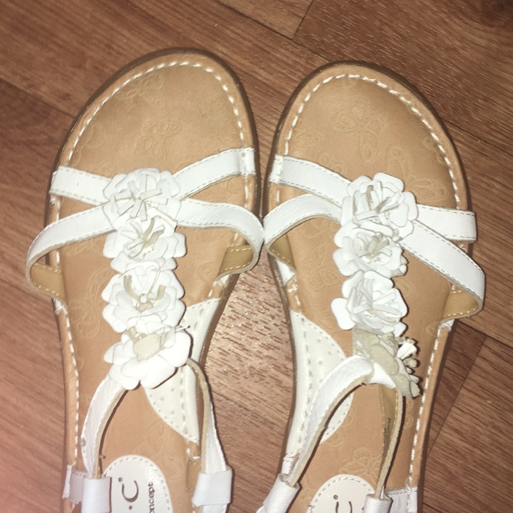B.O.C. flat flower sandals